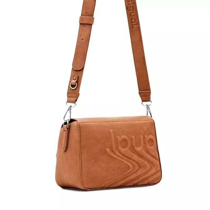 Bandolera Desigual con solapa beige con logo  en relieve 23SAXP35 Psico Logo - Imagen 2