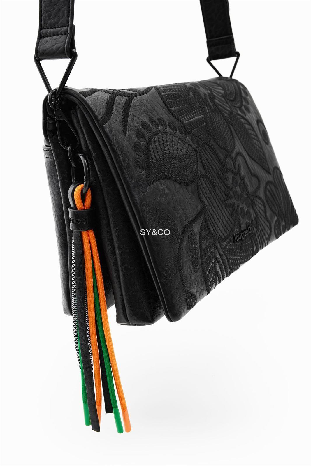 Bandolera Desigual flores bordadas negra  Alpha 23SAXP95 - Imagen 5
