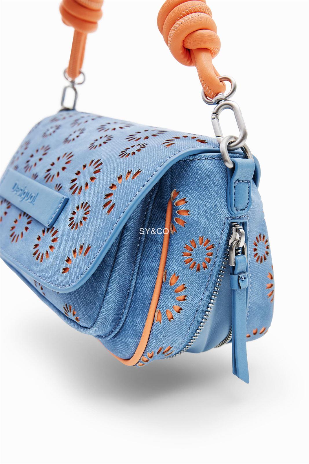 Bandolera Desigual troquelada azul Amorina 24SAXP23 - Imagen 5