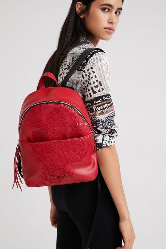 Mochila bordada pequeña Desigual Rising rojo 22SAKP07 - Imagen 2