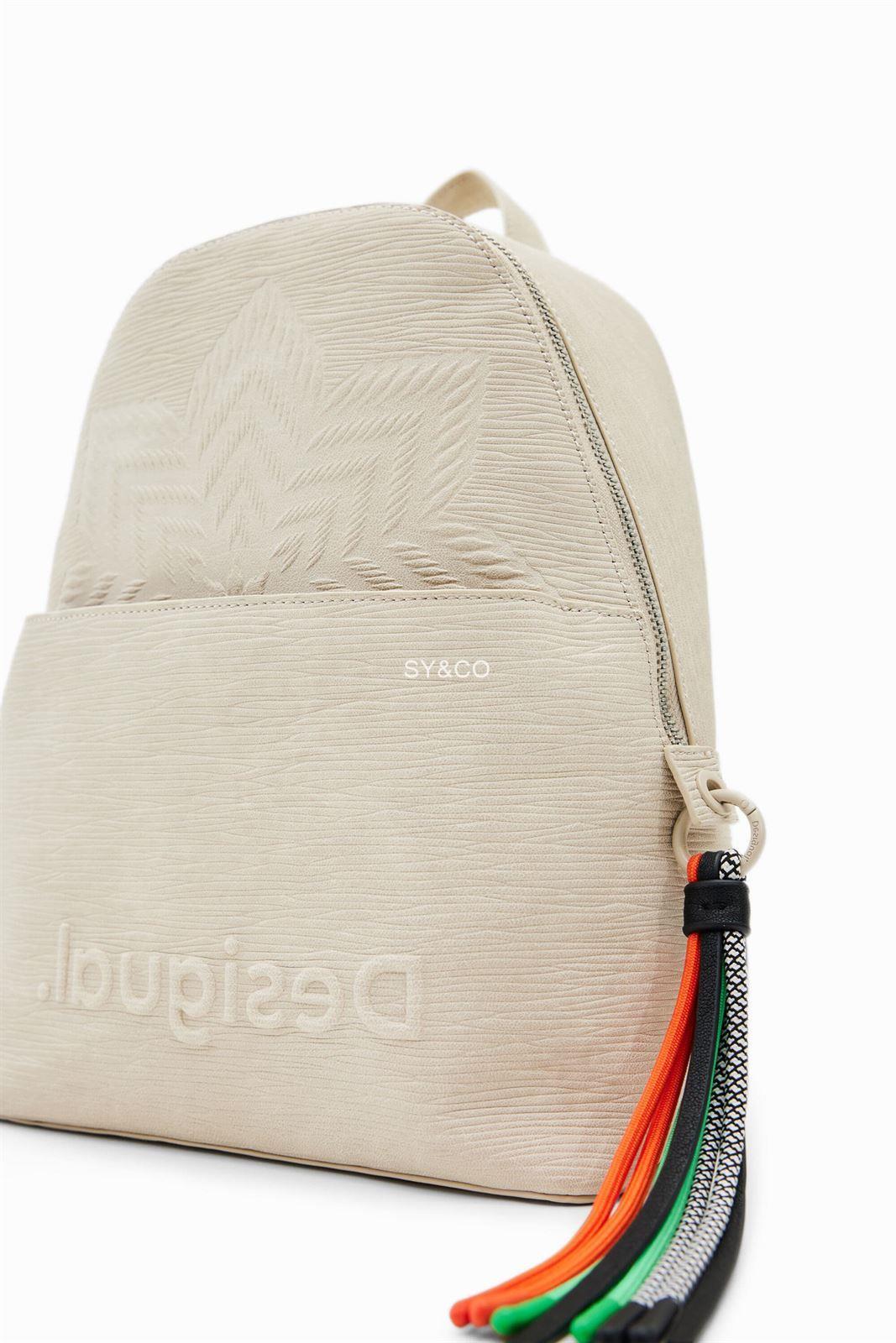 Mochila Desigual beige relieve estrella 23SAKP16 Aquiles - Imagen 5