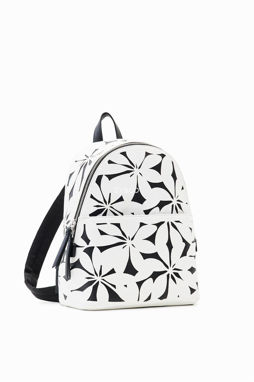 Mochila Desigual blanca flores troqueladas Onix 23SAKP23 - Imagen 1