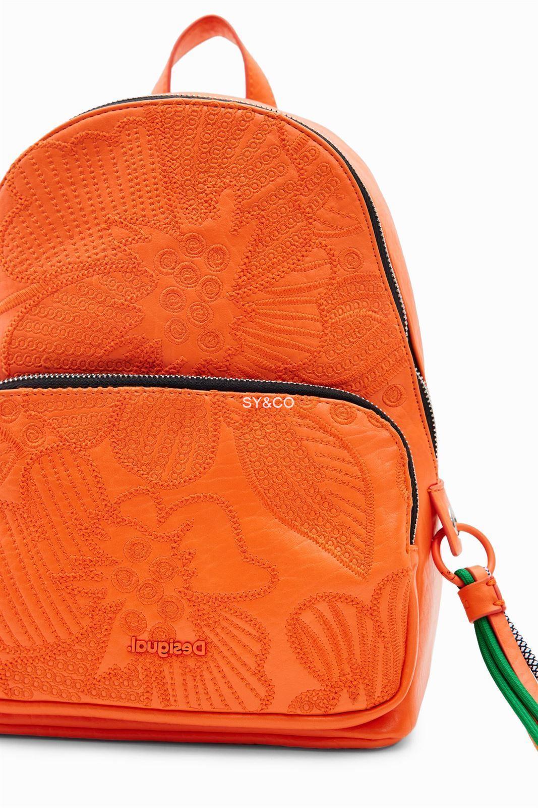 Mochila Desigual flores bordadas naranja Alpha 23SAKP25 - Imagen 4