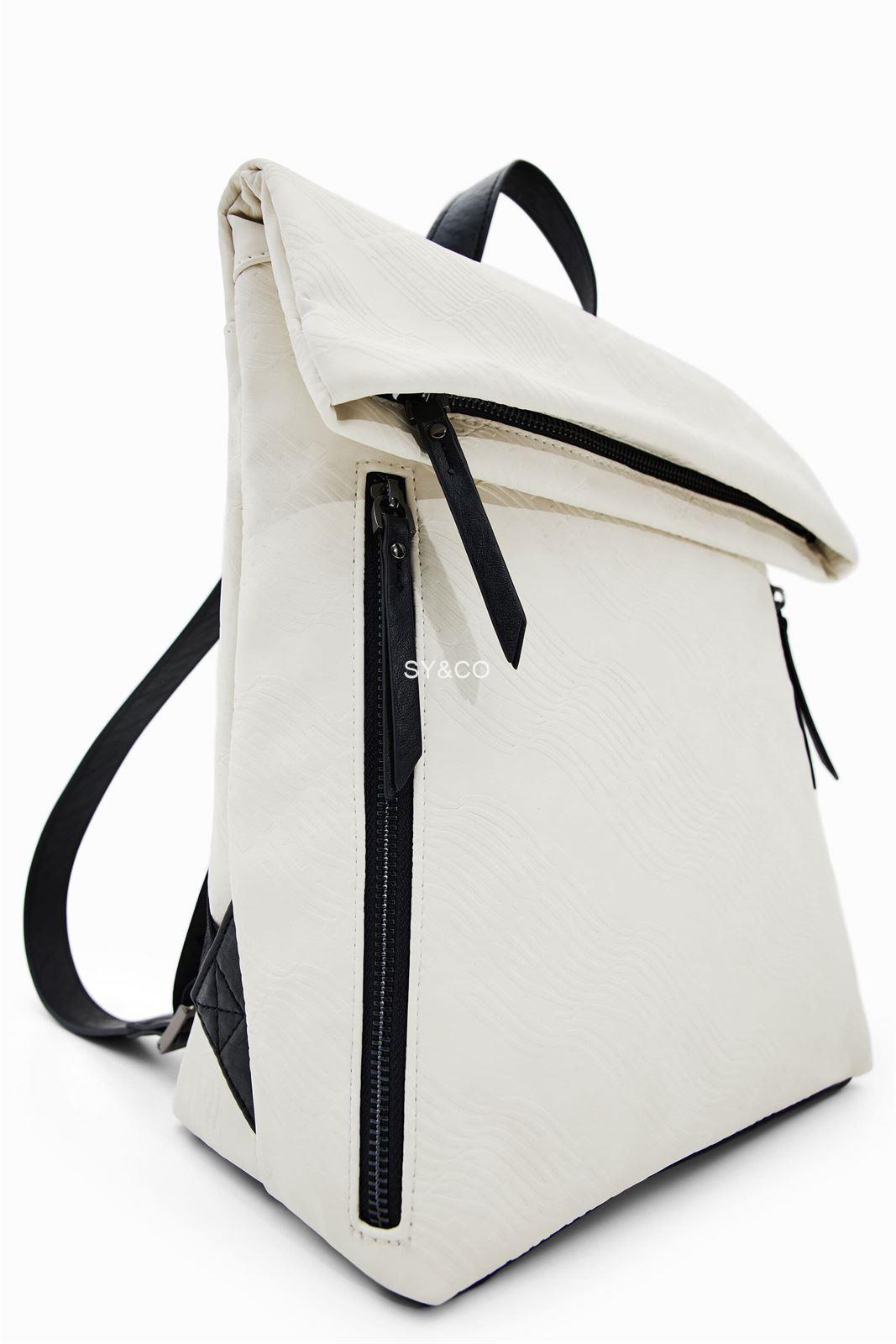 Mochila Desigual logos solapa 22WAKP13 Logorama beige - Imagen 3