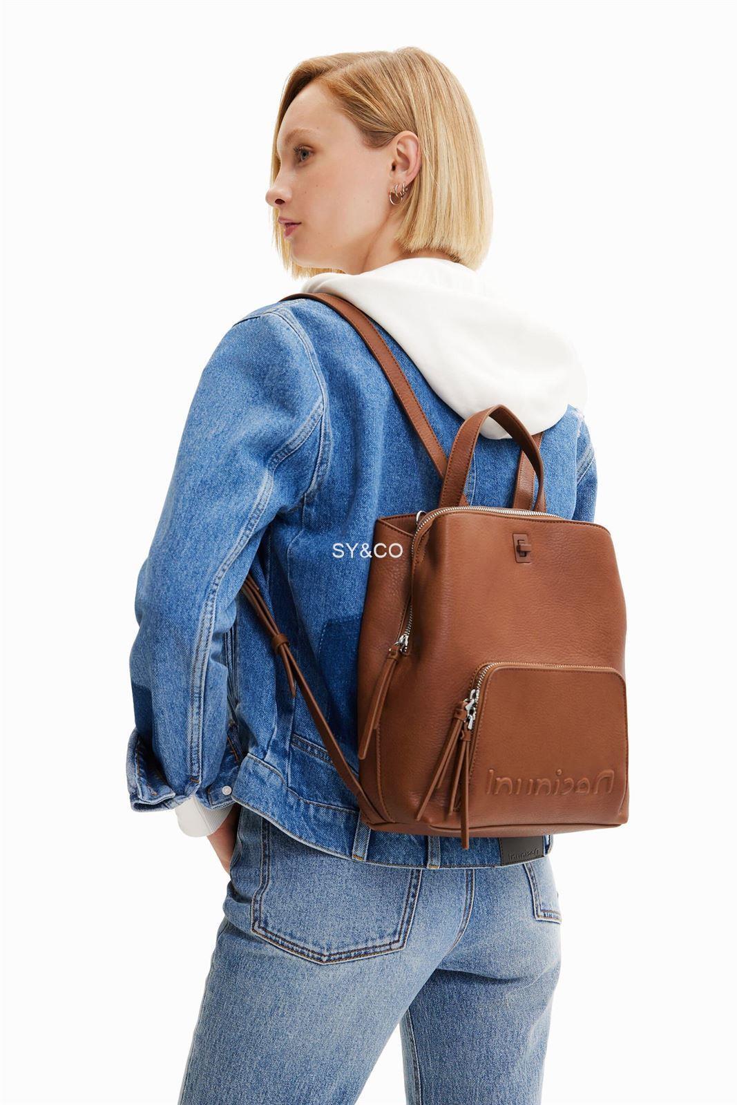 Mochila Desigual multiposición  camel 23SAKP08 Half Logo - Imagen 2