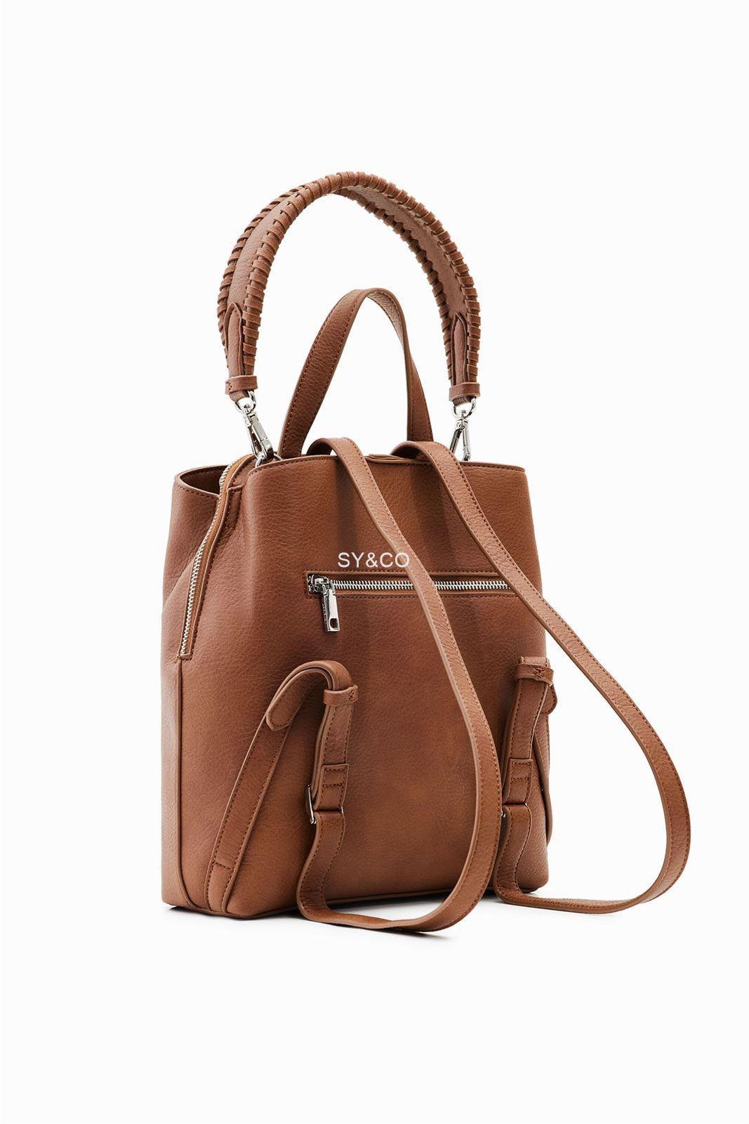 Mochila Desigual multiposición  camel 23SAKP08 Half Logo - Imagen 4