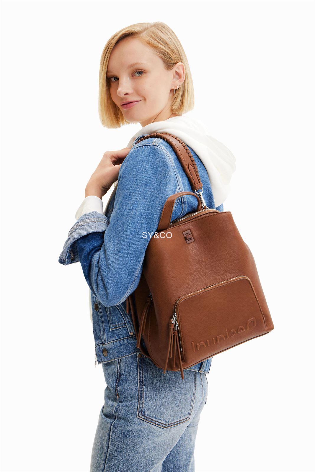 Mochila Desigual multiposición  camel 23SAKP08 Half Logo - Imagen 7