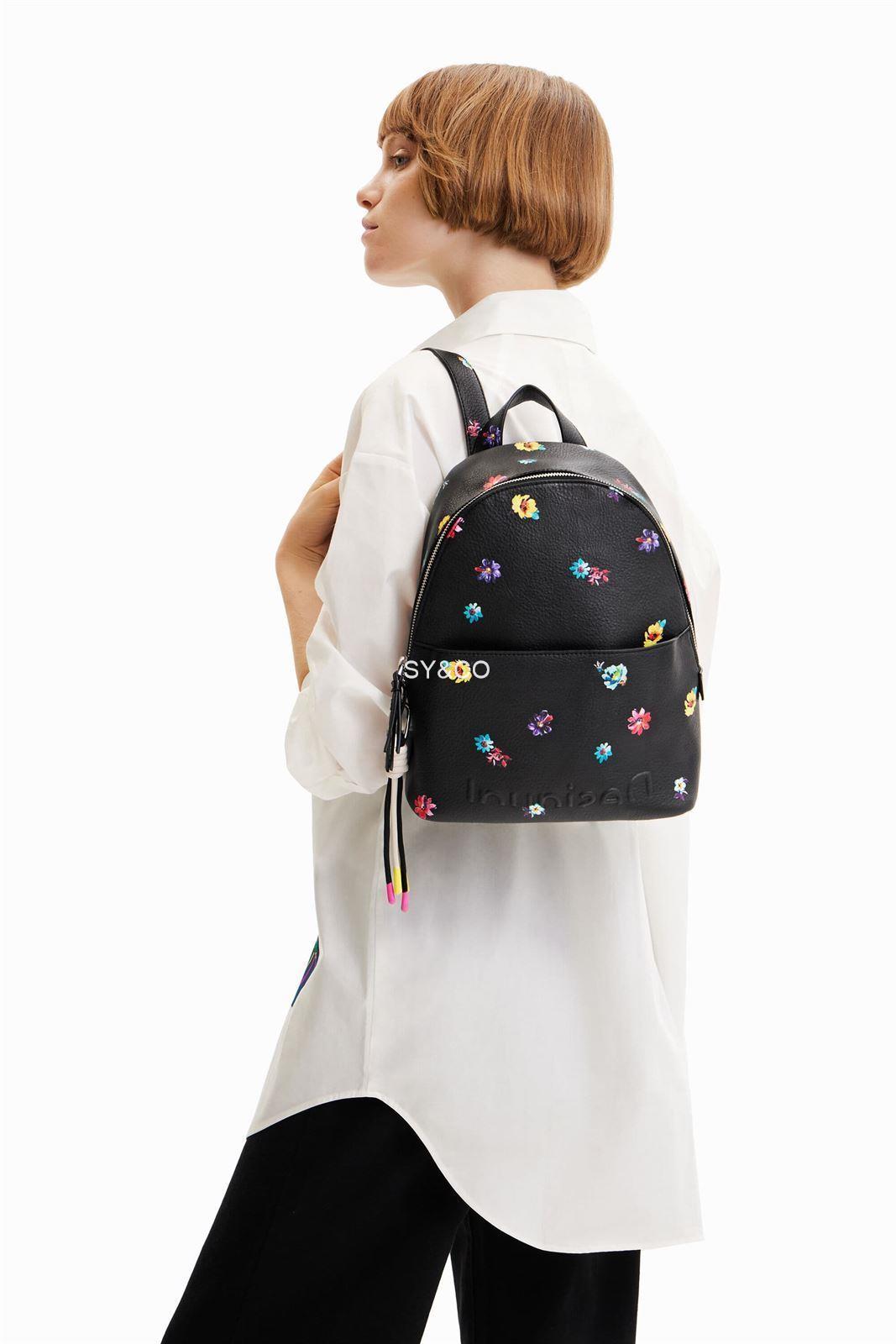 Mochila Desigual negra con flores Fresia -