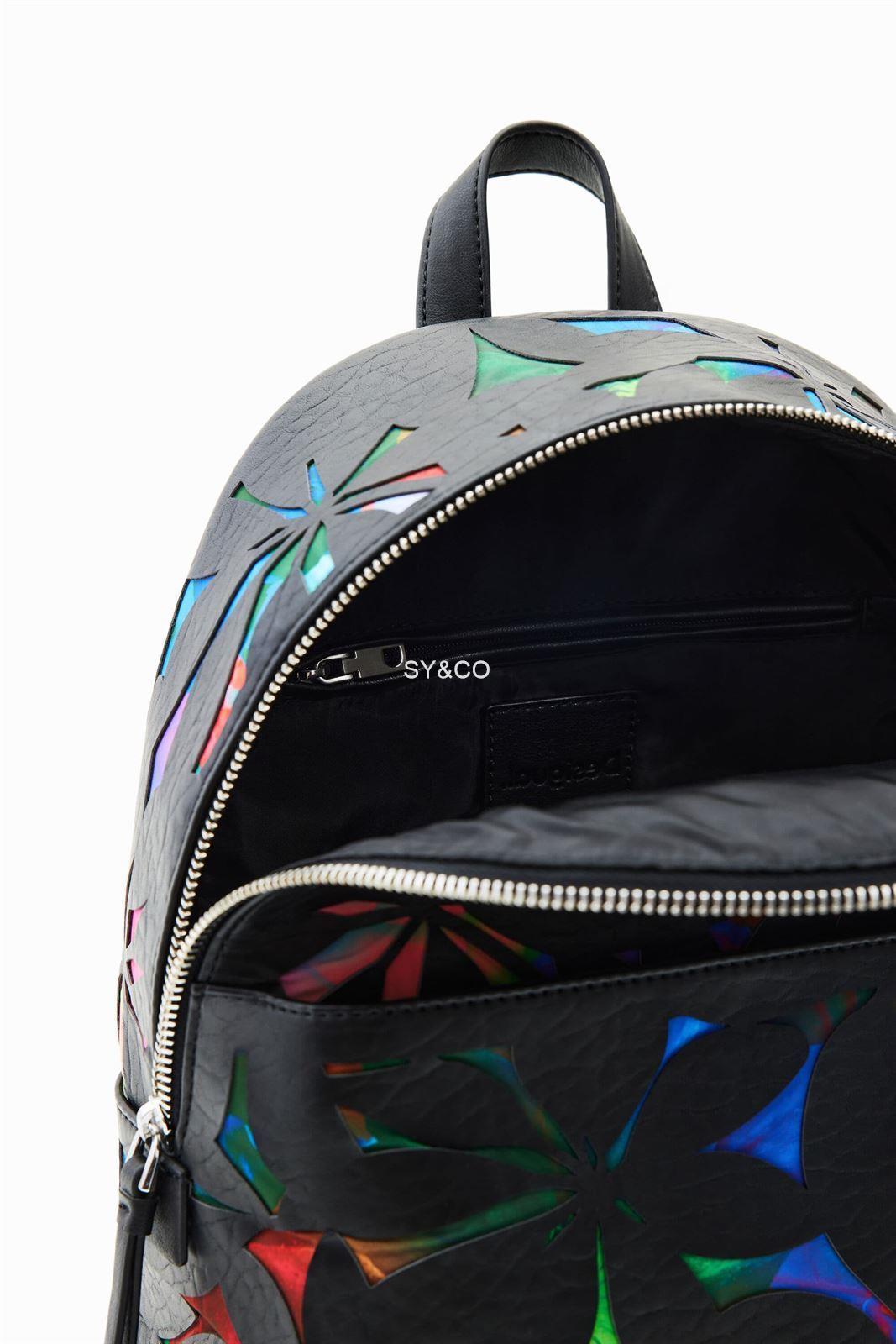 Mochila Desigual negra flores troqueladas colores Onix 23SAKP23 - Imagen 4