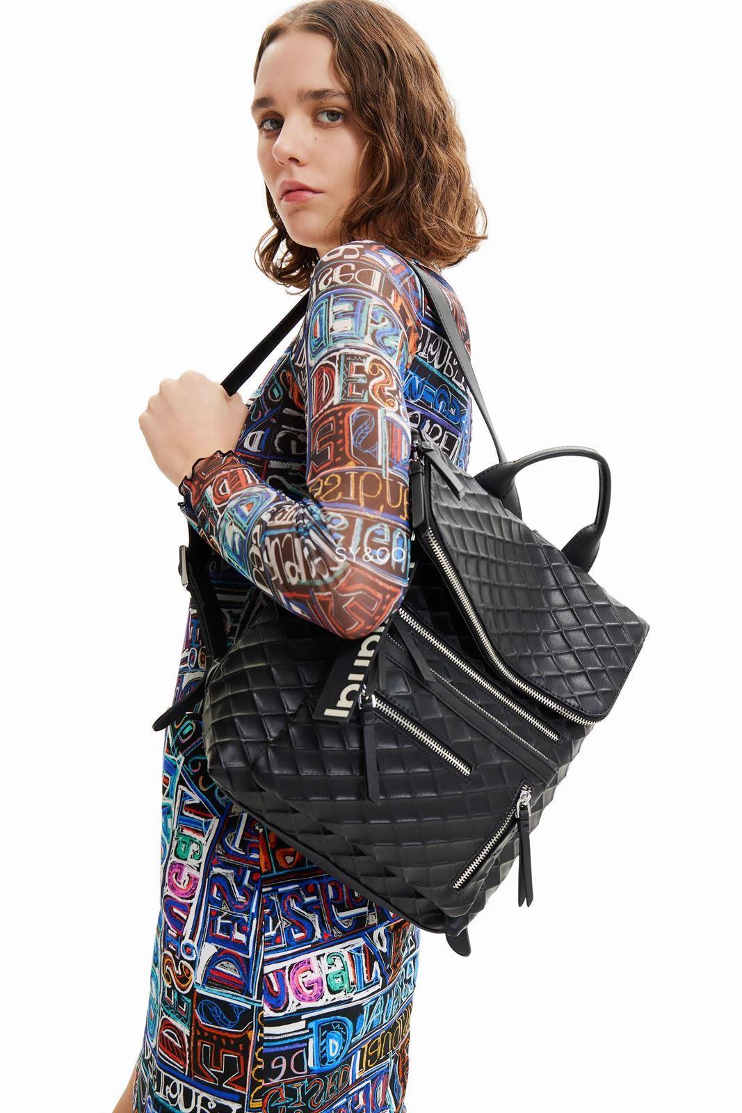 Mochila Desigual relieve rombos negro 23SAKP09 Blogy - Imagen 2